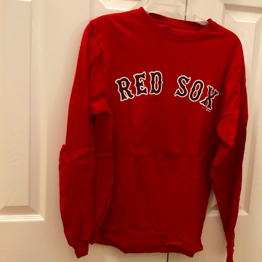 Classic red Red Sox long sleeve tee. Great condition. Ready for a new fan!